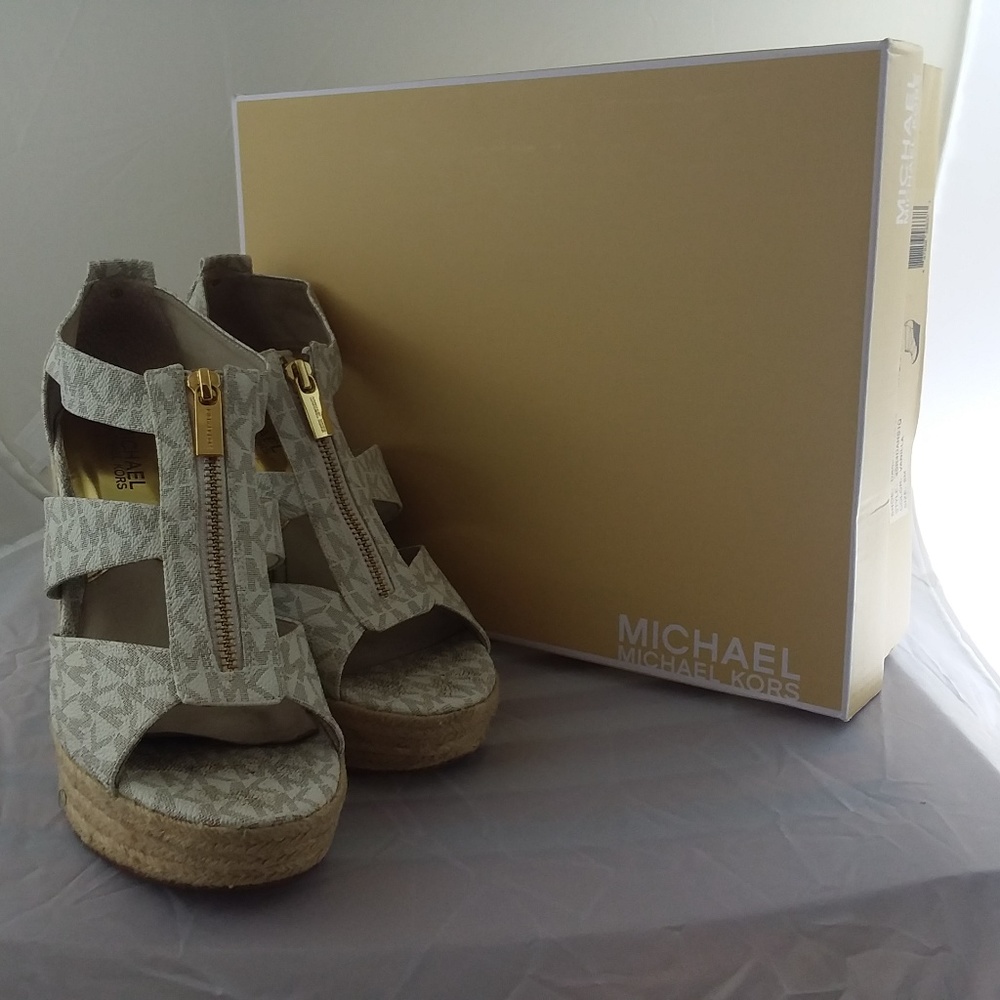 Michael Kors Signature PVC Damita Wedge sz8 w/Box